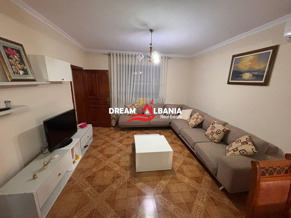 Tirane, jepet me qera apartament 2+1 Kati 2, 120 m² 450 € (laprake)