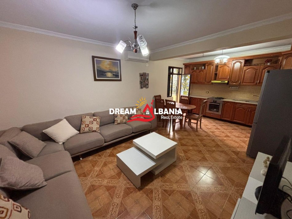 Tirane, jepet me qera apartament 2+1 Kati 2, 120 m² 450 € (laprake)