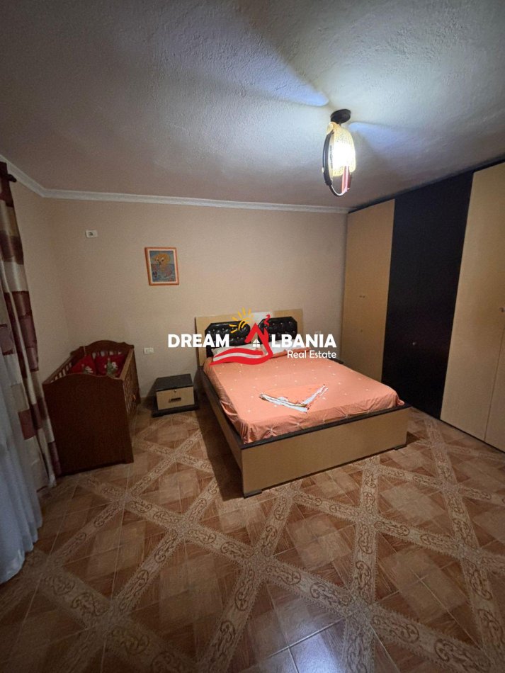 Tirane, jepet me qera apartament 2+1 Kati 2, 120 m² 450 € (laprake)