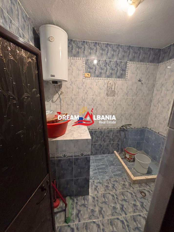 Tirane, jepet me qera apartament 2+1 Kati 2, 120 m² 450 € (laprake)