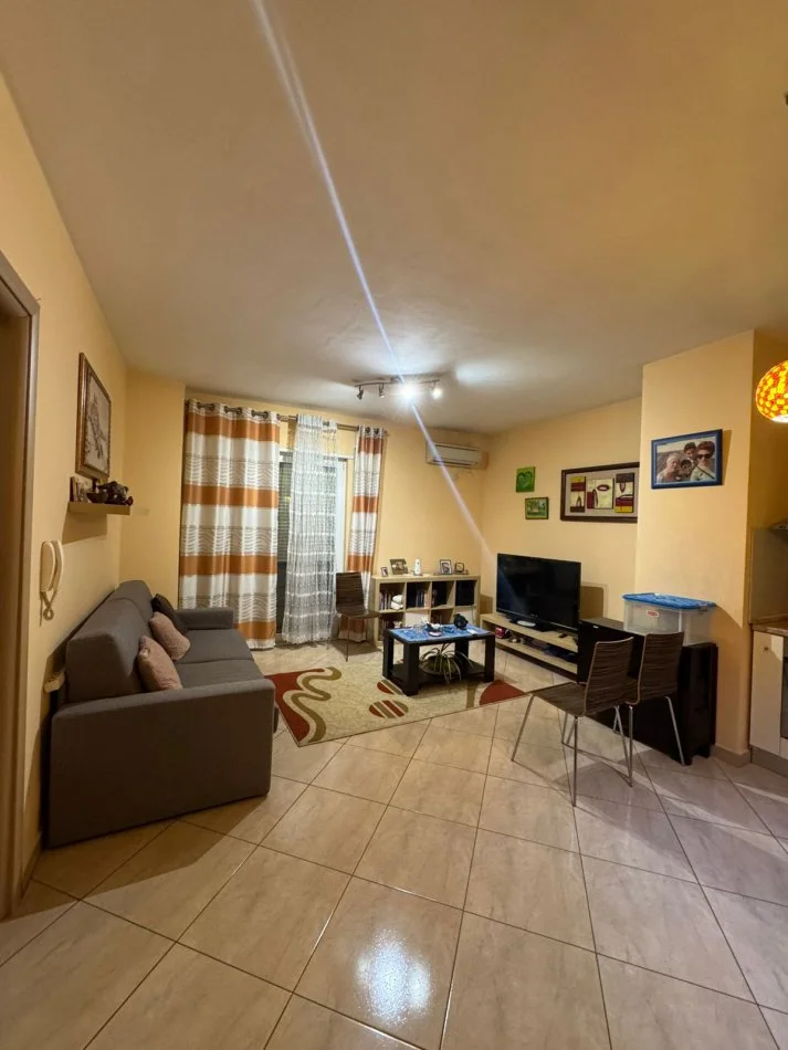 Tirane, jepet me qera apartament 1+1 Kati 6, 68 m² 600 € (ATSH)