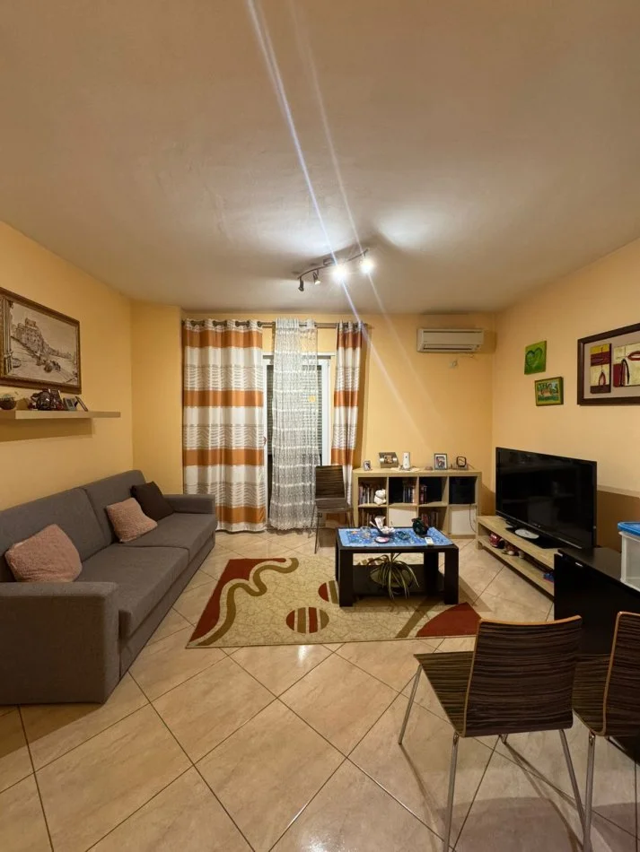 Tirane, jepet me qera apartament 1+1 Kati 6, 68 m² 600 € (ATSH)