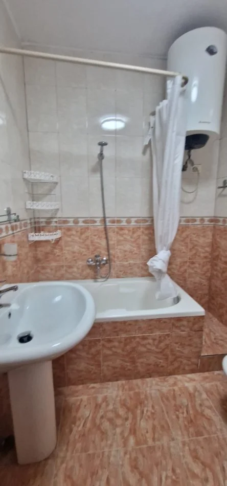 Tirane, Apartament 1+1 me qira  Kati 3, 79 m² 650 € (Komuna e Parisit)