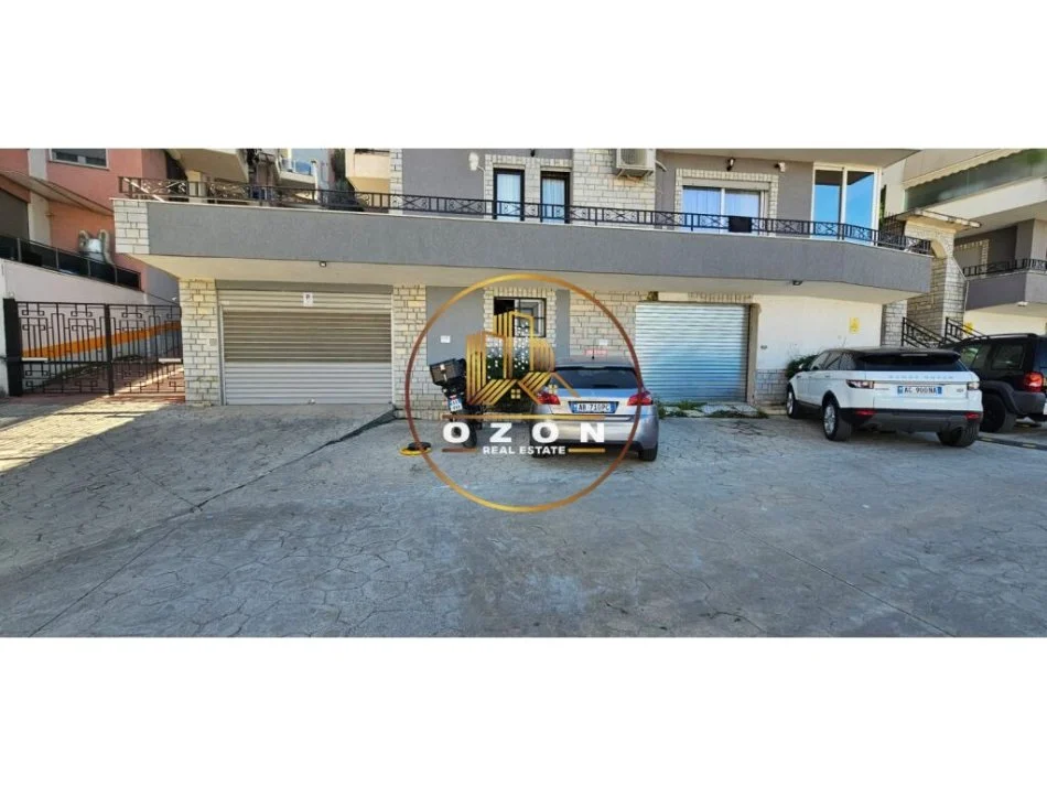 Ambient Biznesi për Shitje ose Qira tek Kopshti Botanik pranë Xhamisë