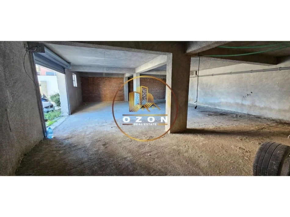 Ambient Biznesi për Shitje ose Qira tek Kopshti Botanik pranë Xhamisë