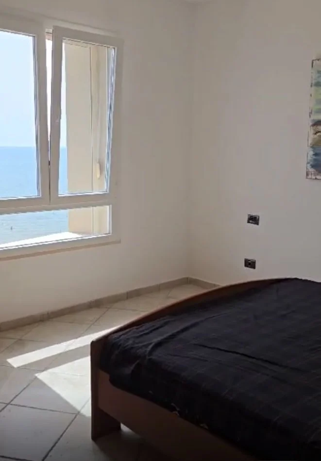 Durres, jepet me qera apartament Kati 5, 100 m² 650 € (Shkembi i Kavajes)