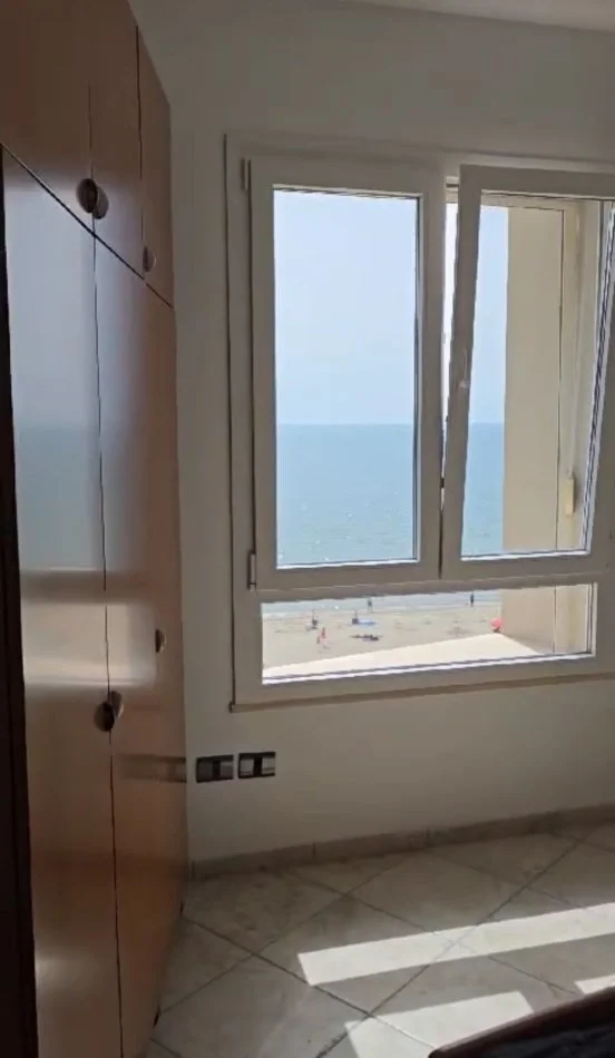 Durres, jepet me qera apartament Kati 5, 100 m² 650 € (Shkembi i Kavajes)