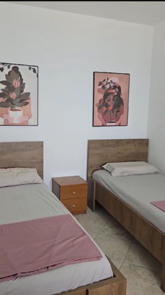 Durres, jepet me qera apartament Kati 5, 100 m² 650 € (Shkembi i Kavajes)