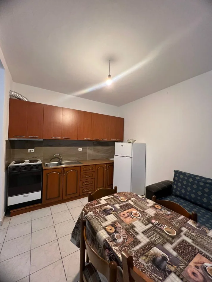 Durres, shitet apartament 1+1+Ballkon Kati 1, 80 m² 98.000 € (Shkembi i Kavajes)