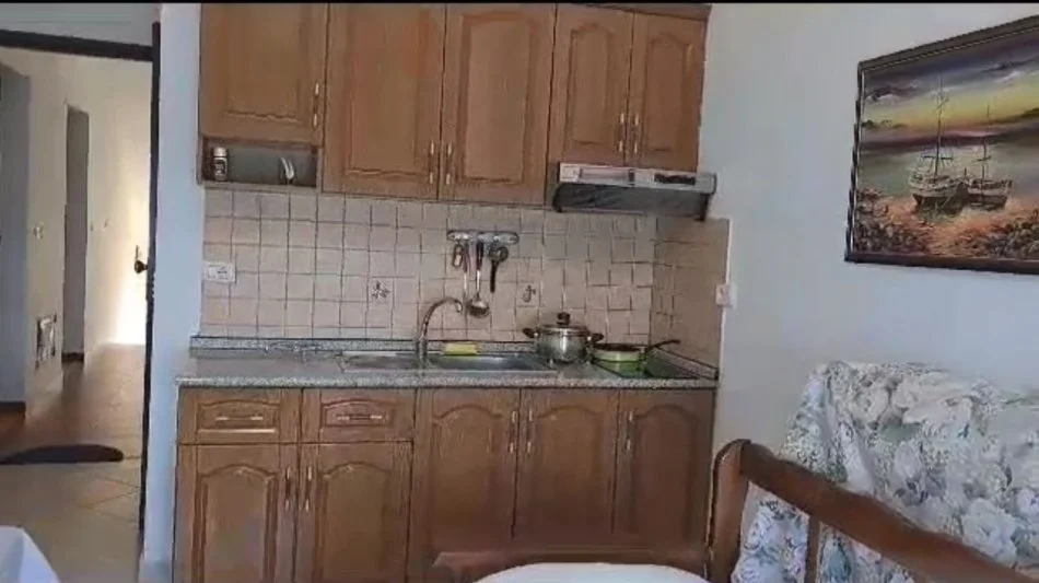 Durres, jepet me qera garsonier 1+1 Kati 3, 35 m² 300 € (Shkembi i Kavajes)