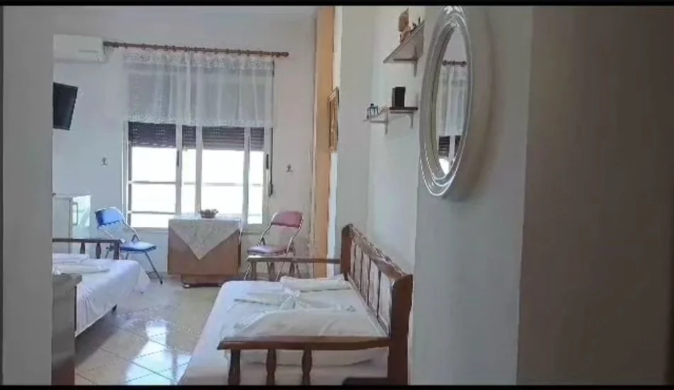 Durres, jepet me qera garsonier 1+1 Kati 3, 35 m² 300 € (Shkembi i Kavajes)