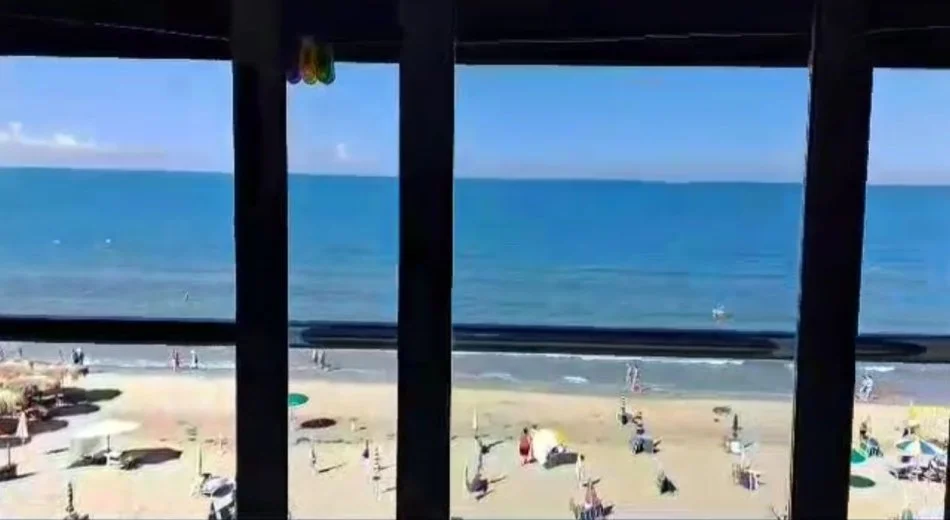 Durres, jepet me qera garsonier 1+1 Kati 3, 35 m² 300 € (Shkembi i Kavajes)