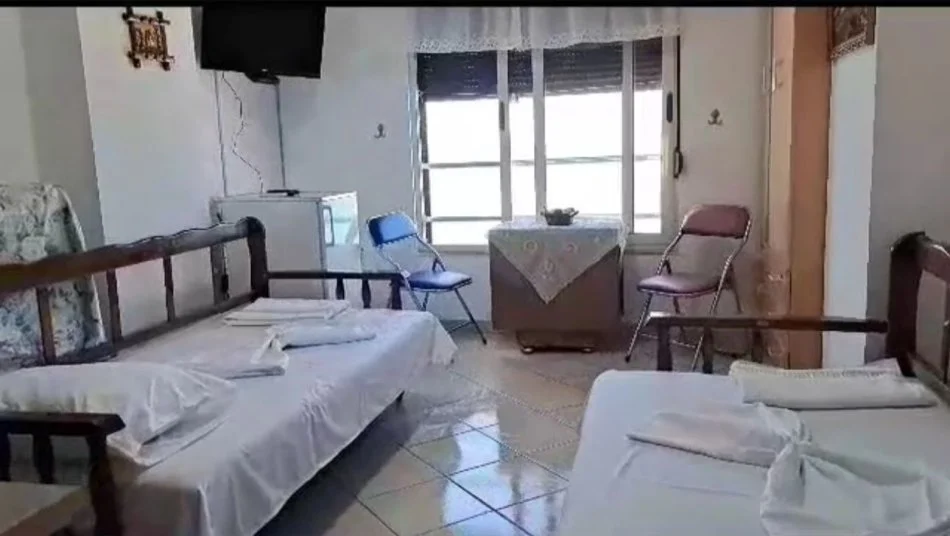 Durres, jepet me qera garsonier 1+1 Kati 3, 35 m² 300 € (Shkembi i Kavajes)