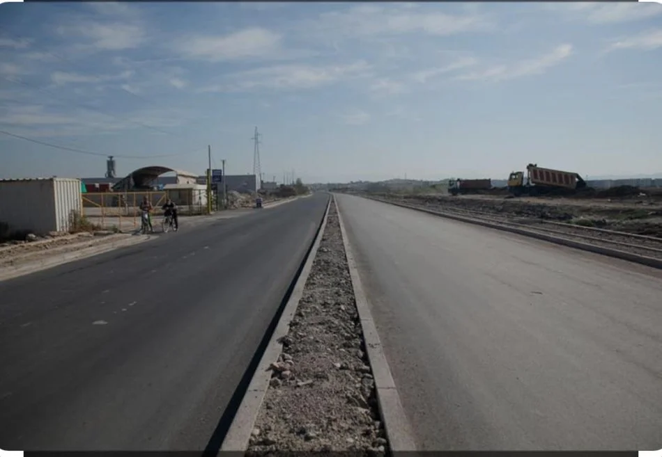 Durres, jepet me qera magazine Kati 0, 600 m² 1.000 € (Spitalle)