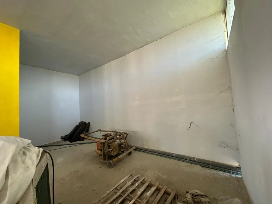 Durres, jepet me qera magazine Kati 0, 600 m² 1.000 € (Spitalle)