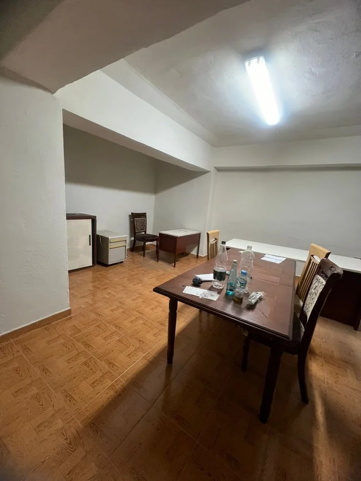 Durres, jepet me qera ambjent biznesi Kati 0, 250 € (Vollga)