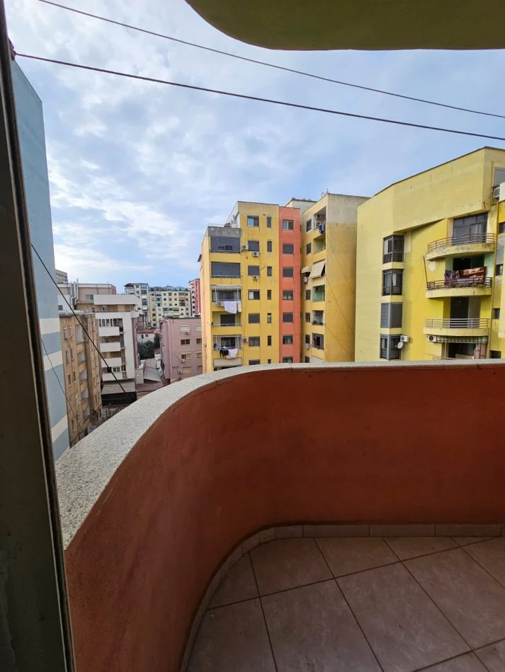 Durres, jepet me qera apartament 1+1+Ballkon , 60 m² 220 € (Kazazi)
