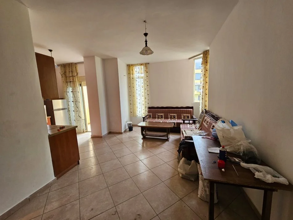 Durres, jepet me qera apartament 1+1+Ballkon , 60 m² 220 € (Kazazi)