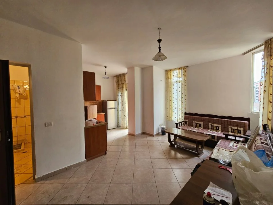 Durres, jepet me qera apartament 1+1+Ballkon , 60 m² 220 € (Kazazi)