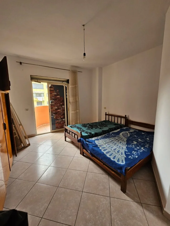 Durres, jepet me qera apartament 1+1+Ballkon , 60 m² 220 € (Kazazi)