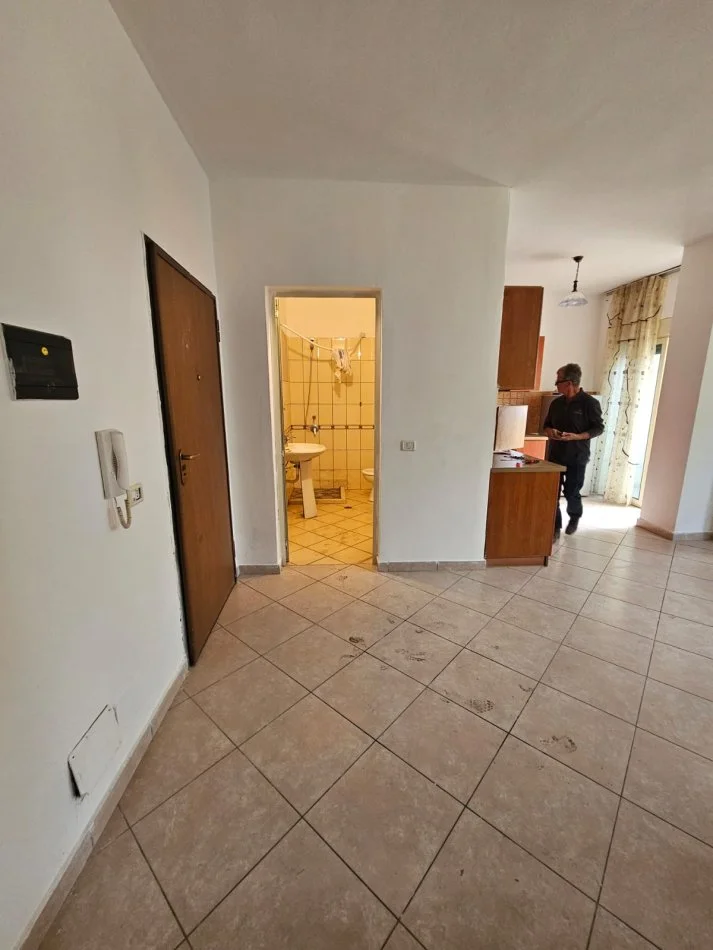 Durres, jepet me qera apartament 1+1+Ballkon , 60 m² 220 € (Kazazi)