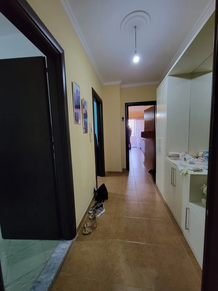 Tirane, jepet me qera apartament 2+1 Kati 8, 90 m² 450 € 