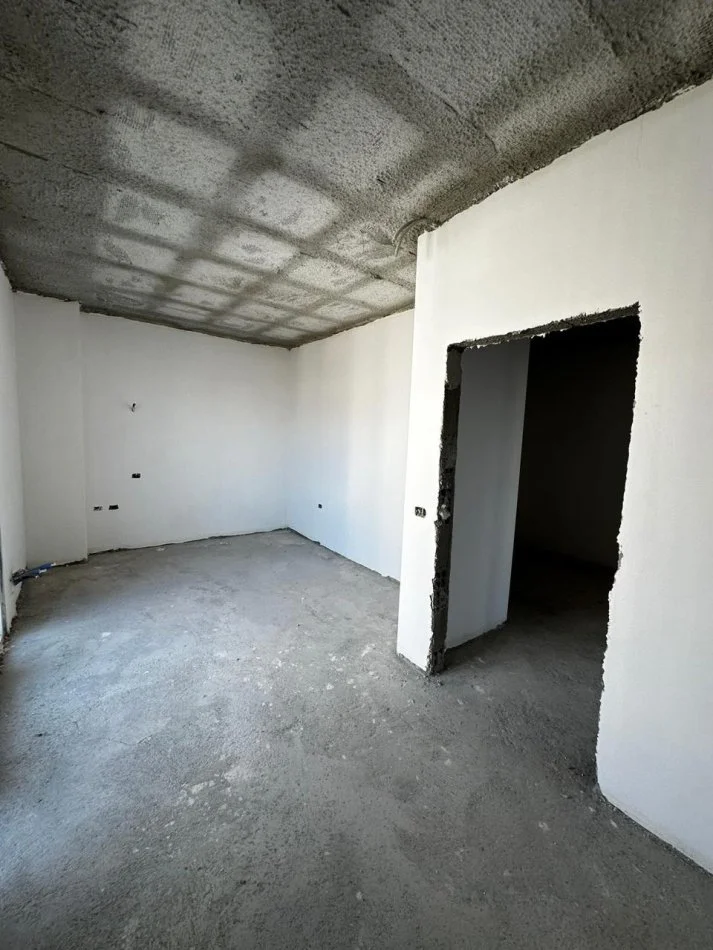 Elbasan, shitet apartament+verande | Penthouse 3+1+Aneks+Ballkon Kati 7, 200 m² 210.000 € (Stadiumi Elbasan Arena)