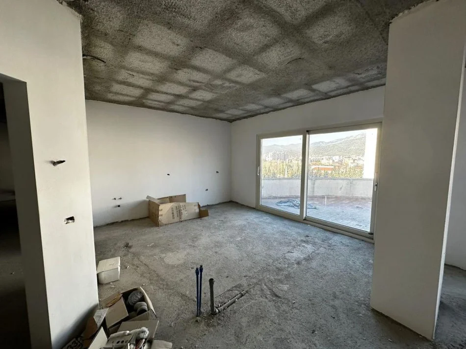 Elbasan, shitet apartament+verande | Penthouse 3+1+Aneks+Ballkon Kati 7, 200 m² 210.000 € (Stadiumi Elbasan Arena)