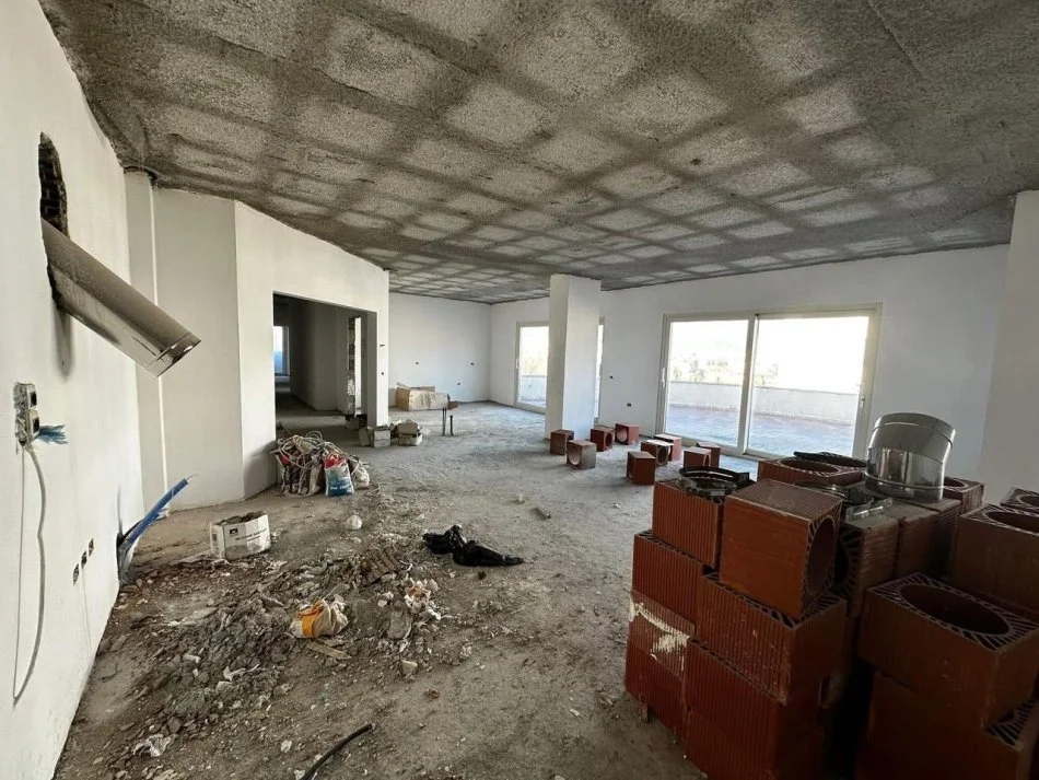 Elbasan, shitet apartament+verande | Penthouse 3+1+Aneks+Ballkon Kati 7, 200 m² 210.000 € (Stadiumi Elbasan Arena)