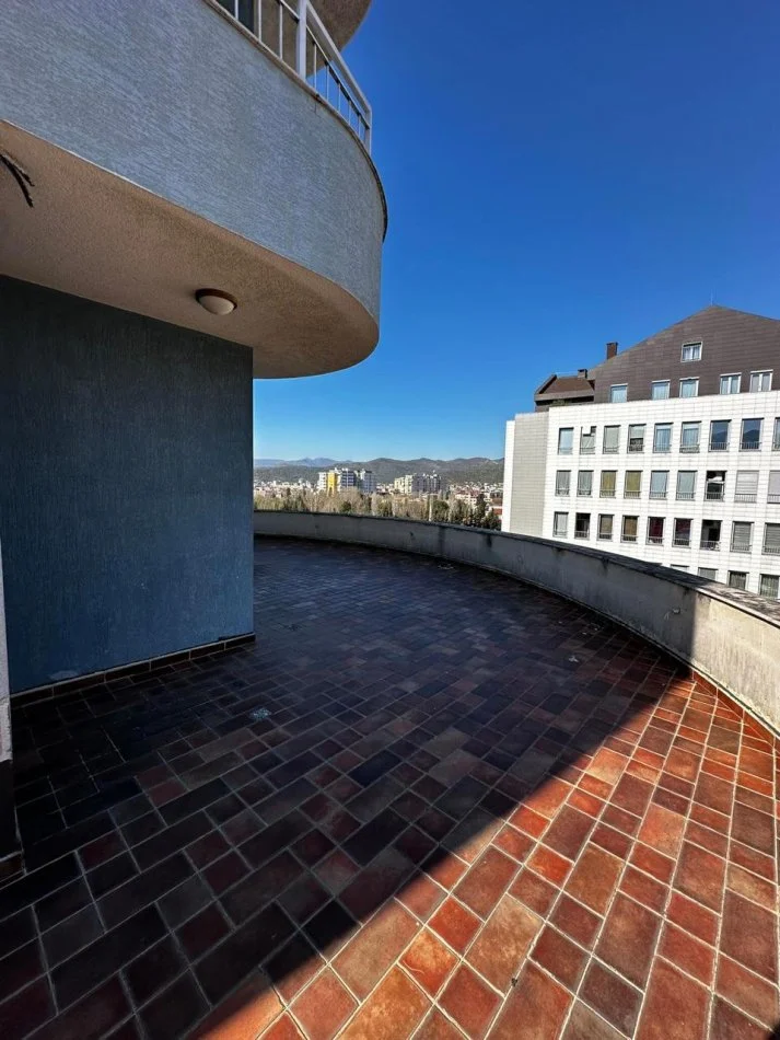 Elbasan, shitet apartament+verande | Penthouse 3+1+Aneks+Ballkon Kati 7, 200 m² 210.000 € (Stadiumi Elbasan Arena)