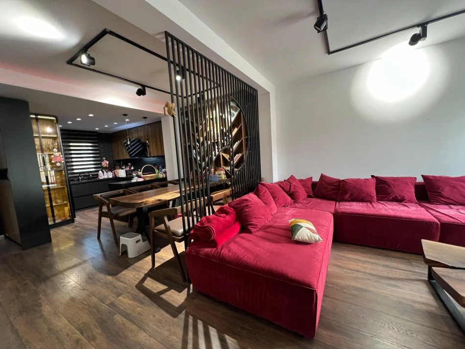 Tirane, shes apartament 2+1+Ballkon Kati 1, 110 m² 240.000 € (LIQENI THATE)