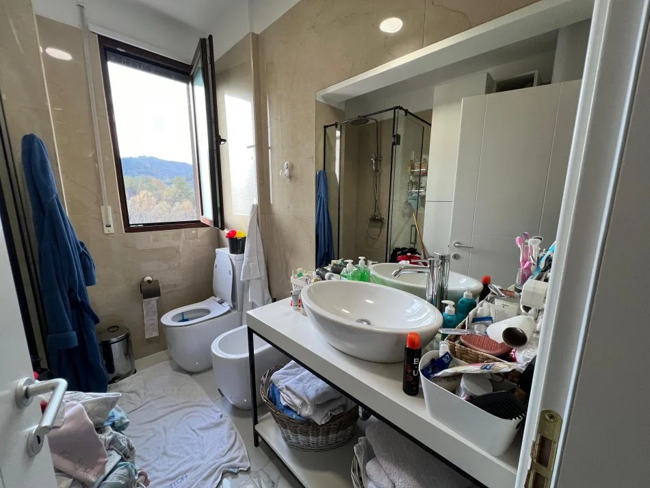 Tirane, shes apartament 2+1+Ballkon Kati 1, 110 m² 240.000 € (LIQENI THATE)