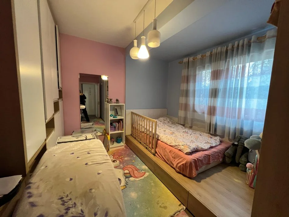 Tirane, shes apartament 2+1+Ballkon Kati 1, 110 m² 240.000 € (LIQENI THATE)