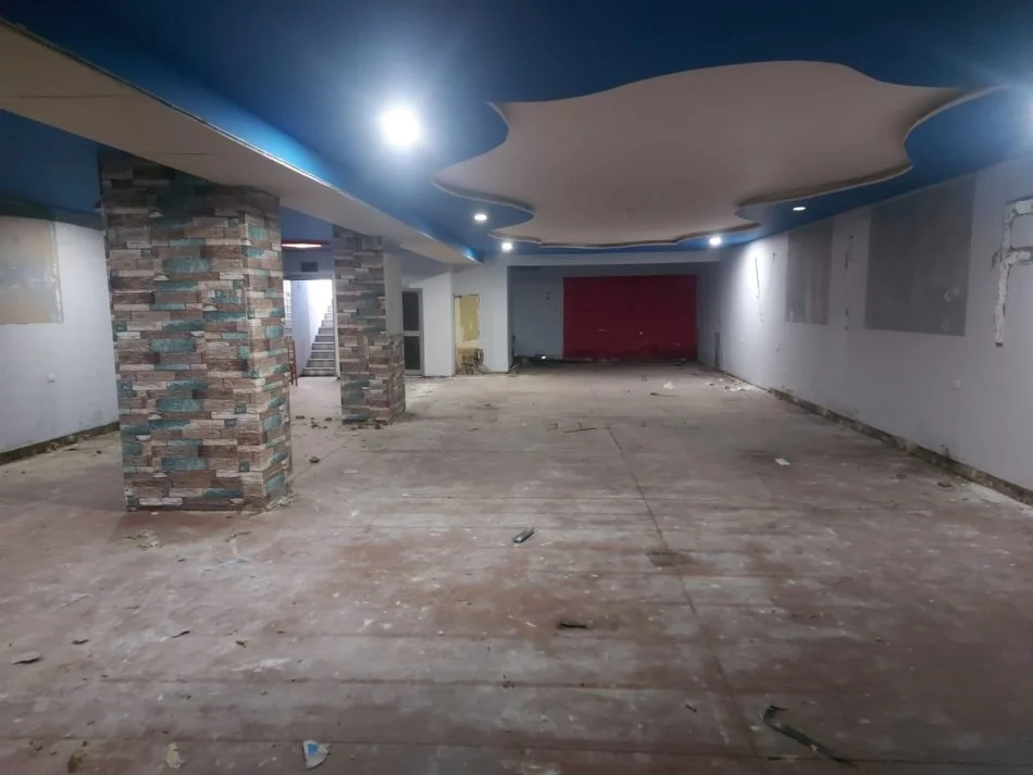 Durres, jepet me qera garazh Kati -1, 229 m² 700 € (Pavaresia)