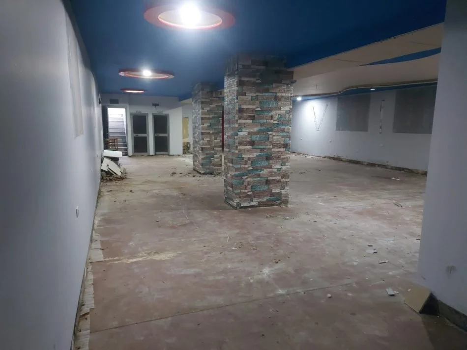 Durres, jepet me qera garazh Kati -1, 229 m² 700 € (Pavaresia)