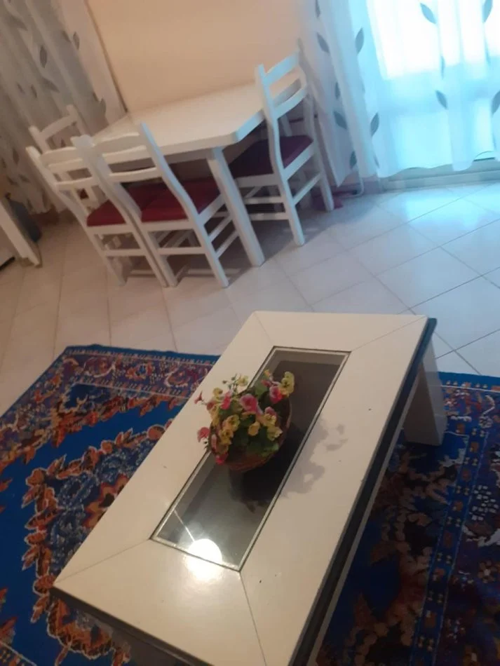 Durres, jepet me qera apartament 1+1+Ballkon Kati 8, 72 m² 350 € (Rrota e Kuqe)