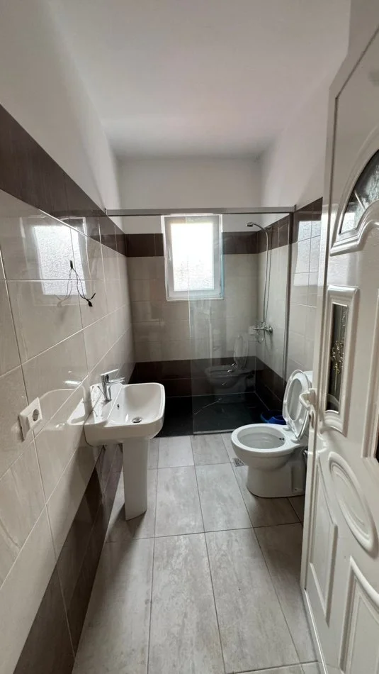 Durres, shitet apartament 1+1+Ballkon , 75 m² 75.000 € (Plazh Durres, Rruga Pavaresia)