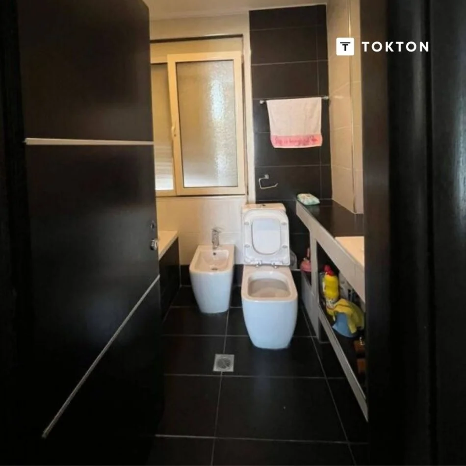 Tirane, jepet me qera apartament 2+1 Kati 2, 106 m² 300 € 