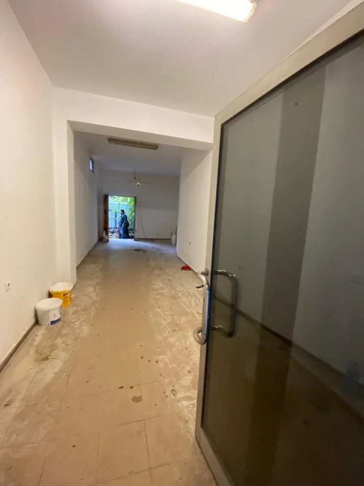 Tirane, jepet me qera ambjent biznesi Kati 0, 50 m² 500 € (Selvia)