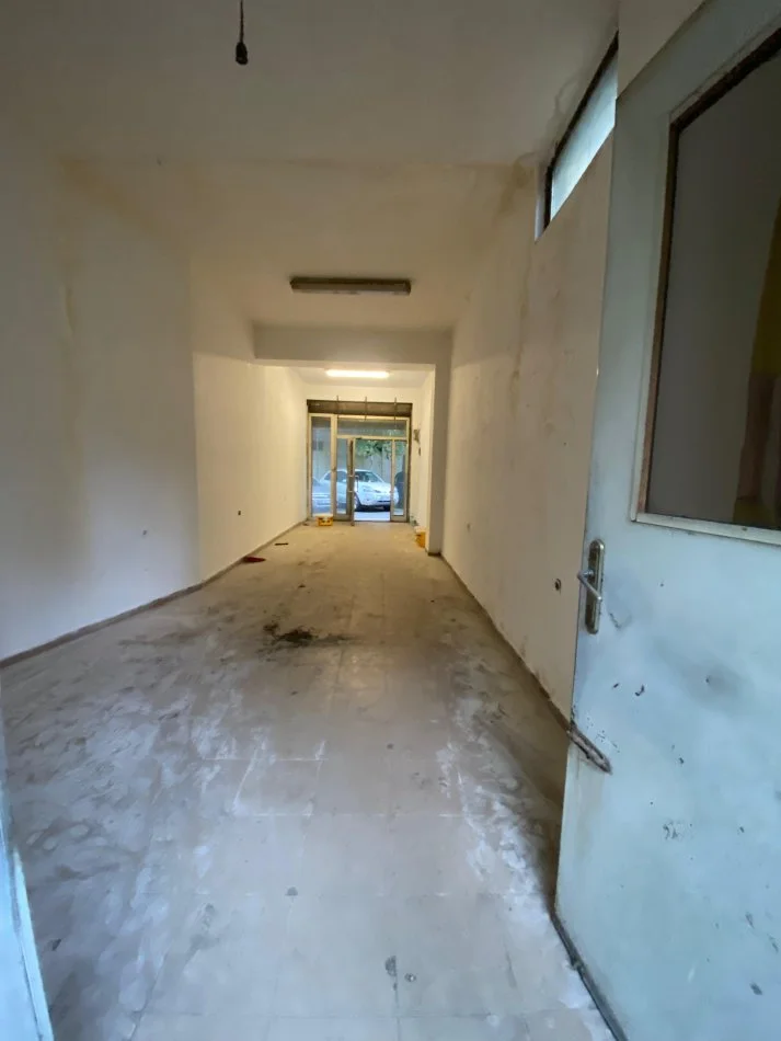 Tirane, jepet me qera ambjent biznesi Kati 0, 50 m² 500 € (Selvia)
