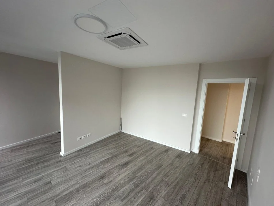 Tirane, jepet me qera apartament 2+1 Kati 5, 121 m² 1.200 € (Lake View)