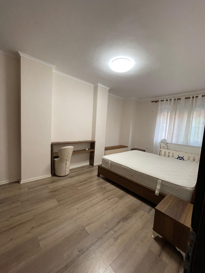 Tirane, shitet apartament 2+1+Ballkon Kati 2, 96 m² 128.000 € (Rruga e Dajtit)