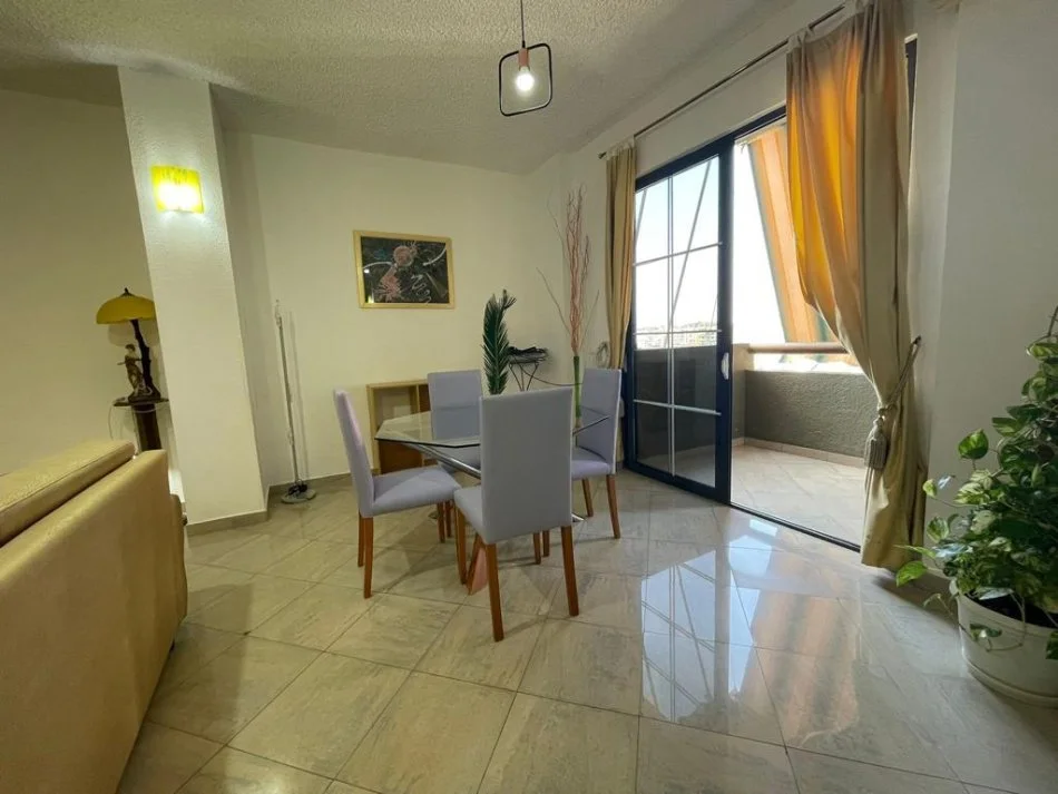 Tirane, jepet me qera apartament 1+1 Kati 4, 100 m² 700 € (Rruga e kosovareve)