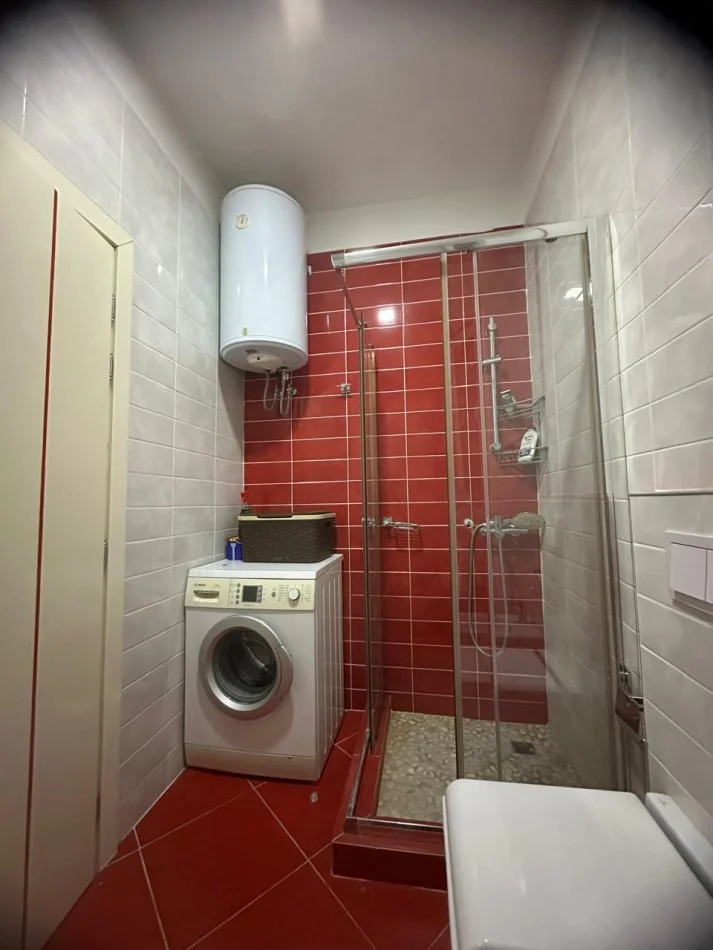 Tirane, jepet me qera apartament 2+1+Ballkon Kati 5, 98 m² 800 € (kopshti Botanik)