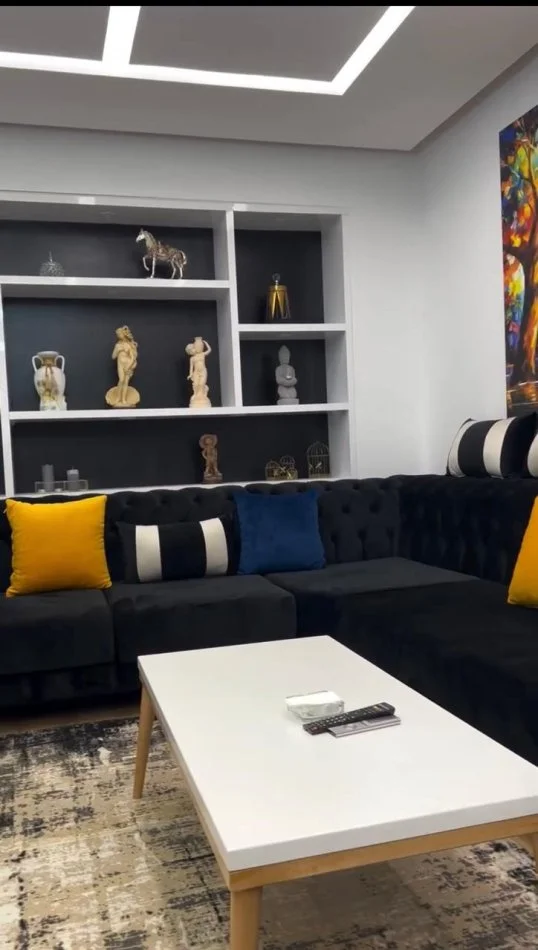 Tirane, jepet me qera apartament Kati 1, 120 m² 1.000 € (Liqeni i Thatë.)