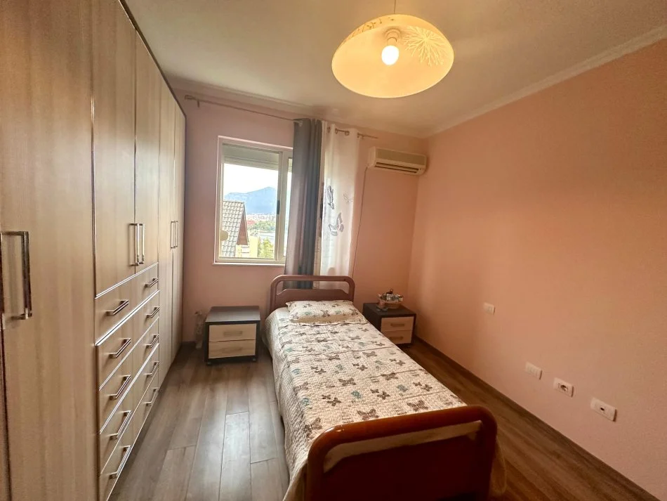 Tirane, jepet me qera apartament 2+1 Kati 4, 105 m² 600 € (Kopshti Botanik)