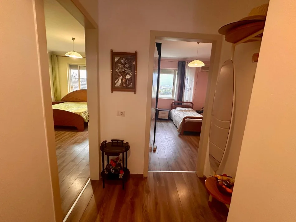 Tirane, jepet me qera apartament 2+1 Kati 4, 105 m² 600 € (Kopshti Botanik)