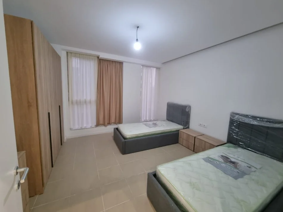 Tirane, jepet me qera apartament 2+1+Ballkon Kati 4, 100 m² 650 € (BULEVARDI I RI)