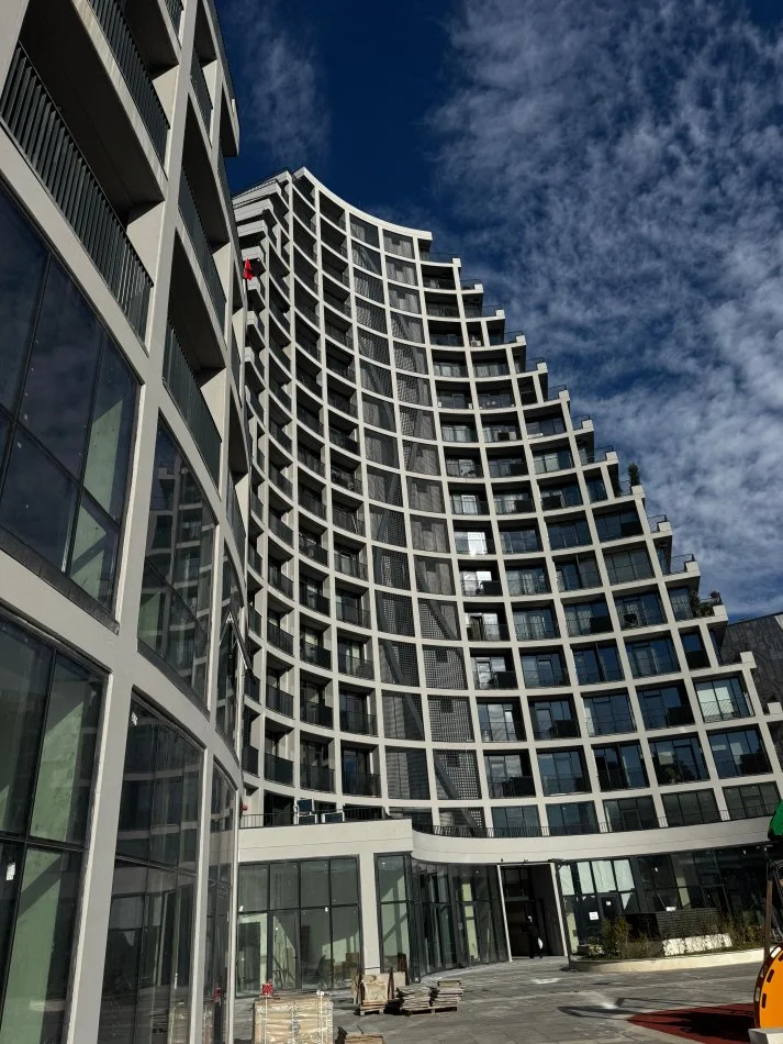 Tirane, jepet me qera ambjent biznesi , 180 m² 4.000 € (QIRA AMBIENT PER ZYRA LAKE VIEW)