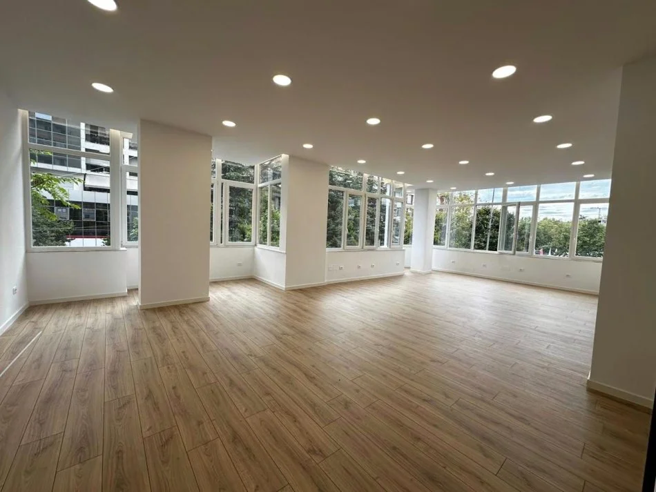 Tirane, shitet zyre Kati 1, 100 m² 230.000 € (Rruga Sali Butka)